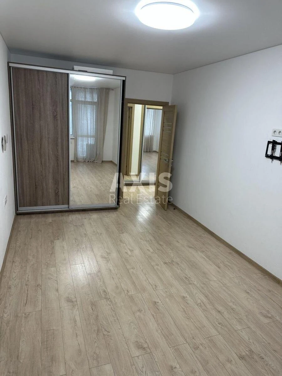 2к квартира ул. Александра Олеся 6Б677695