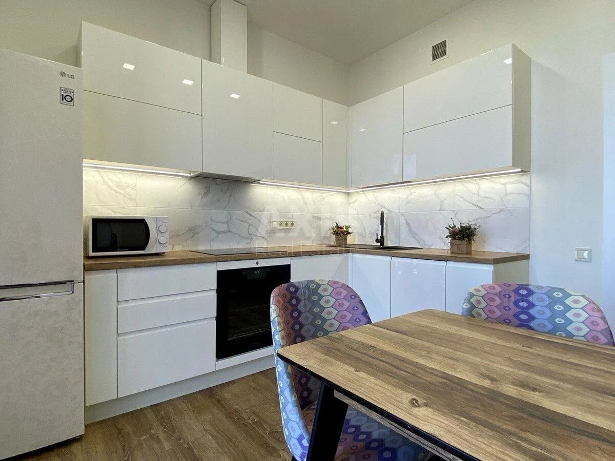 1k apartment vul. Bul'varno-Kudrjavs'ka 15А