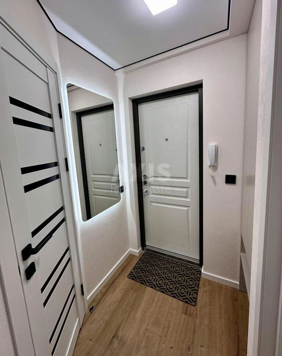 1k apartment pl. Peremogy 19603619