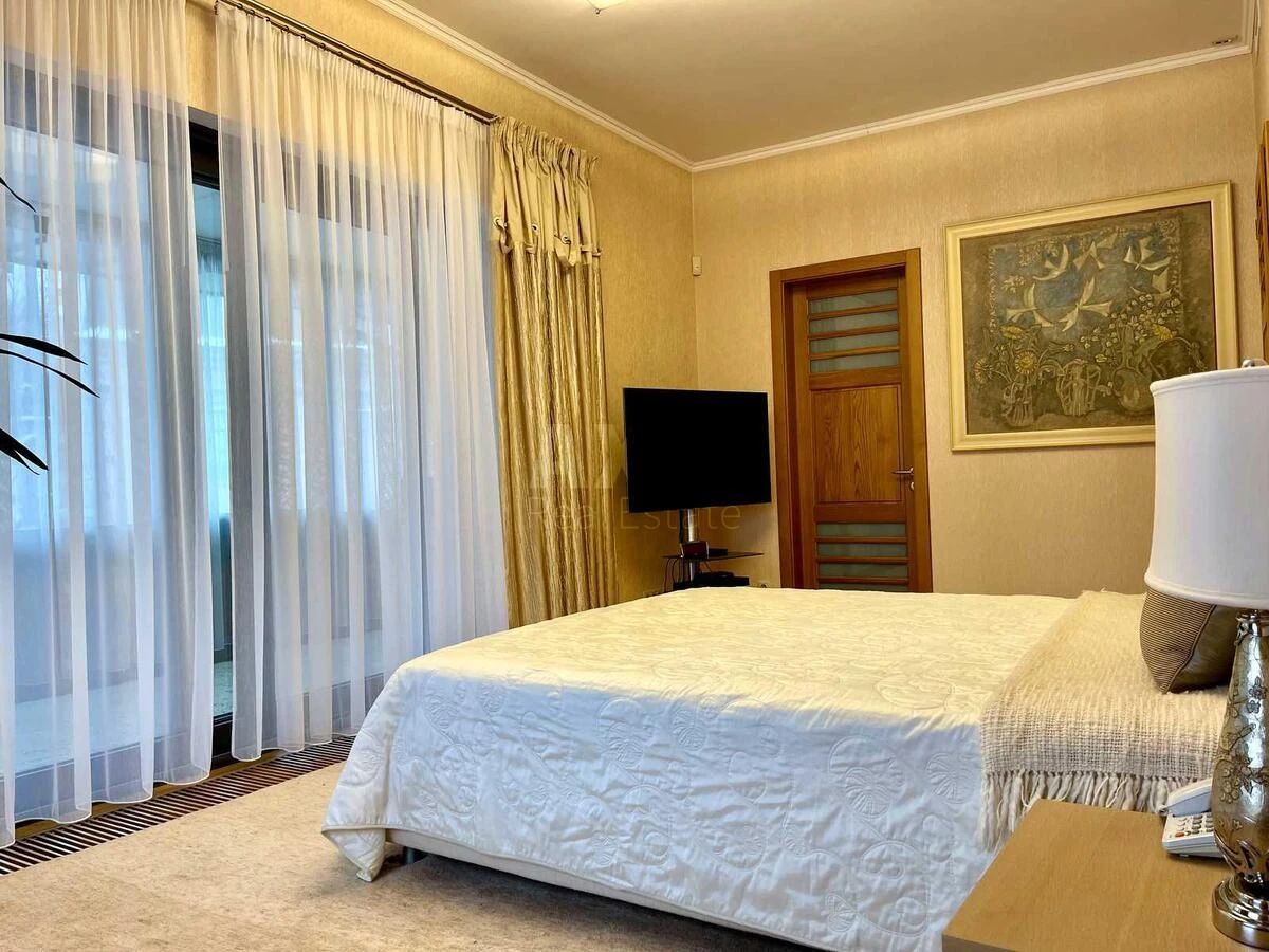 Дoм ул. Редутная, 575м2, город Киев7045416