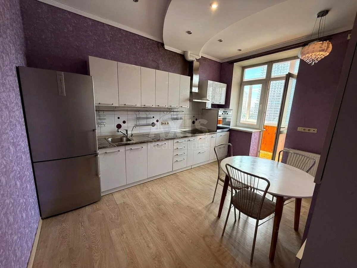 3k apartment vul. Jevgena Konoval'cja 32Г67386