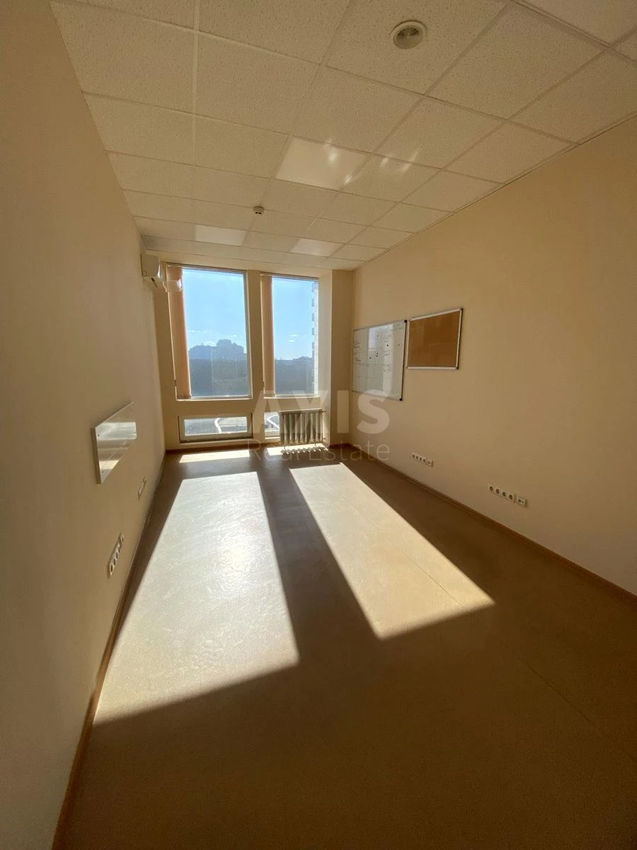 Office vul. Lypkivs'kogo Vasylja Mytropolyta 27/5, 272m2661737