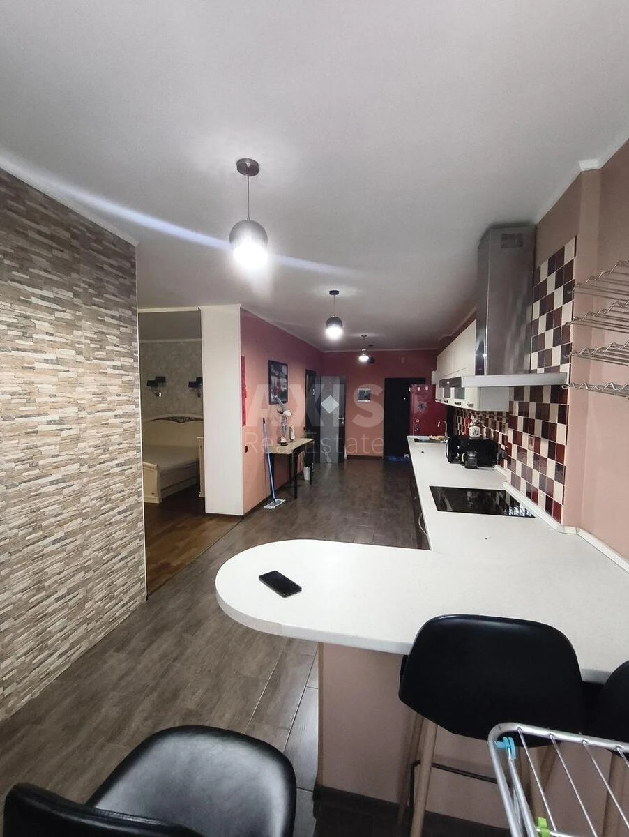 1k apartment vul. Lobanovs'kogo 4Б687941