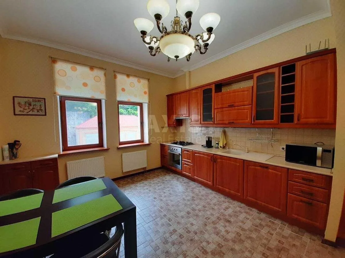 3k apartment vul. Vozdvyzhens'ka 29