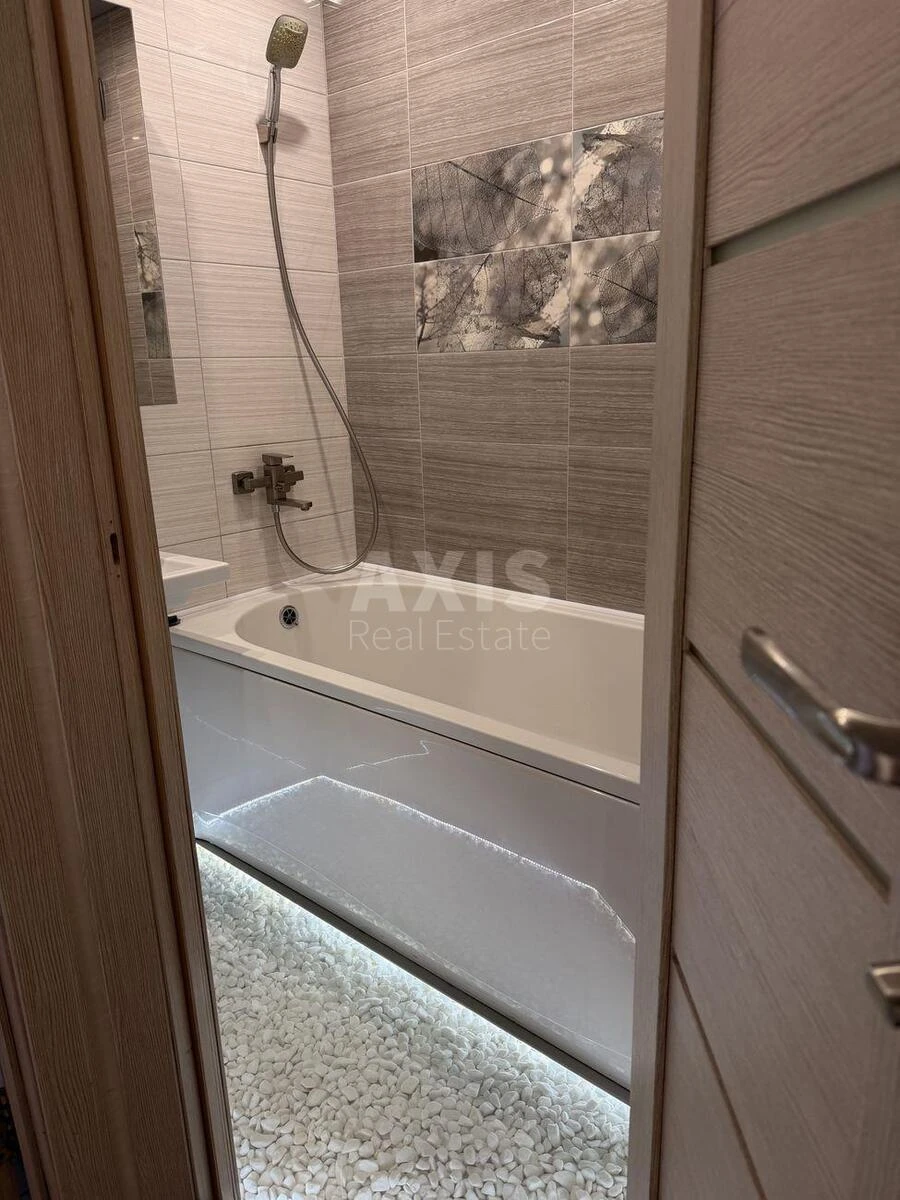 2k apartment pr-t Berestejskij 22672779