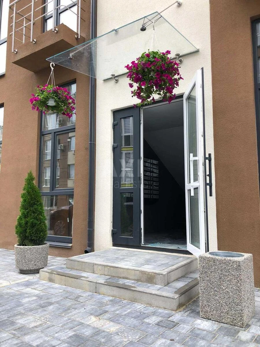 Объект торговли ул. Садовая 32-я 1, 72м260038