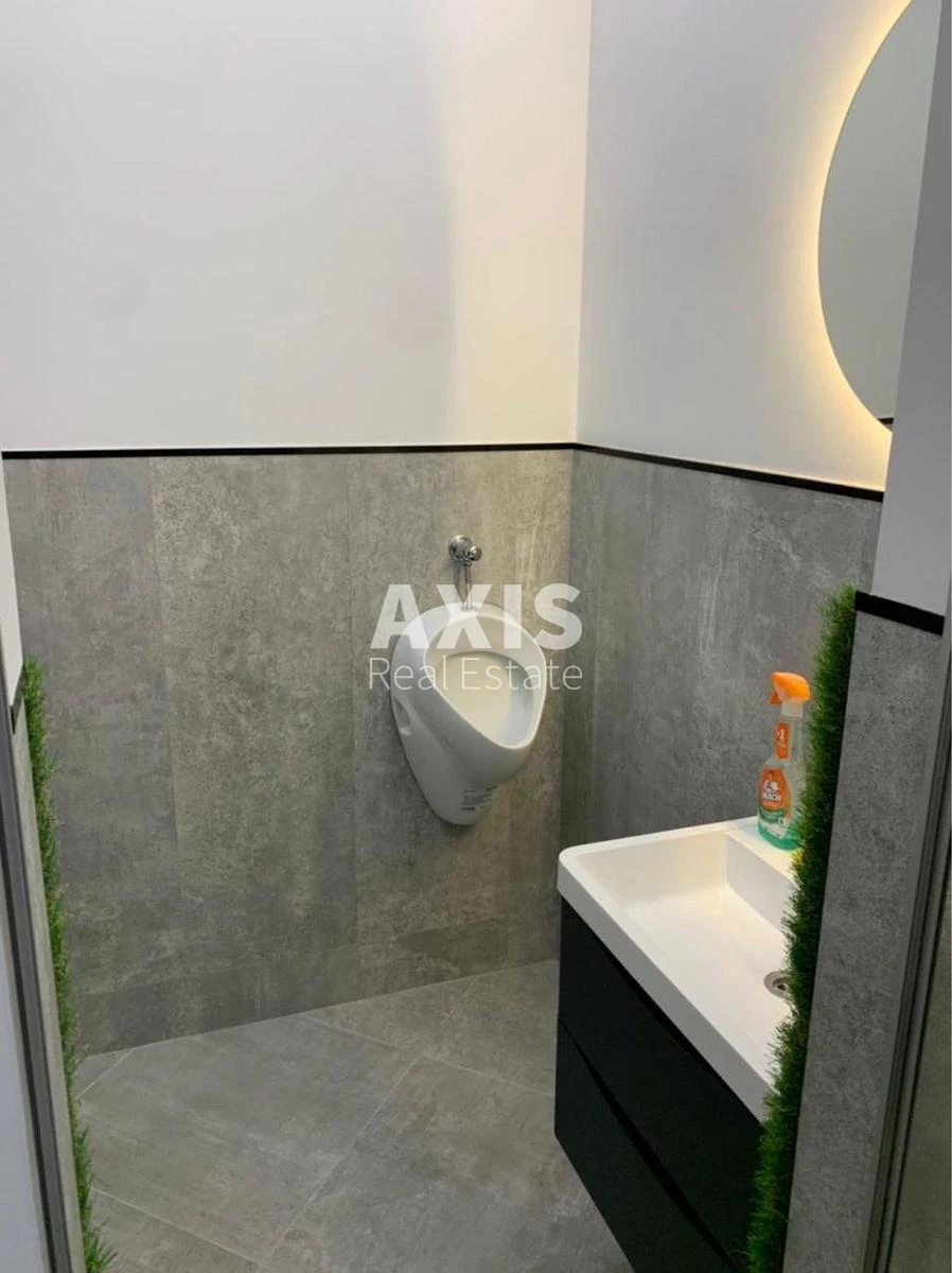 Office vul. Jevgena Konoval'cja 44А, 117m2276921