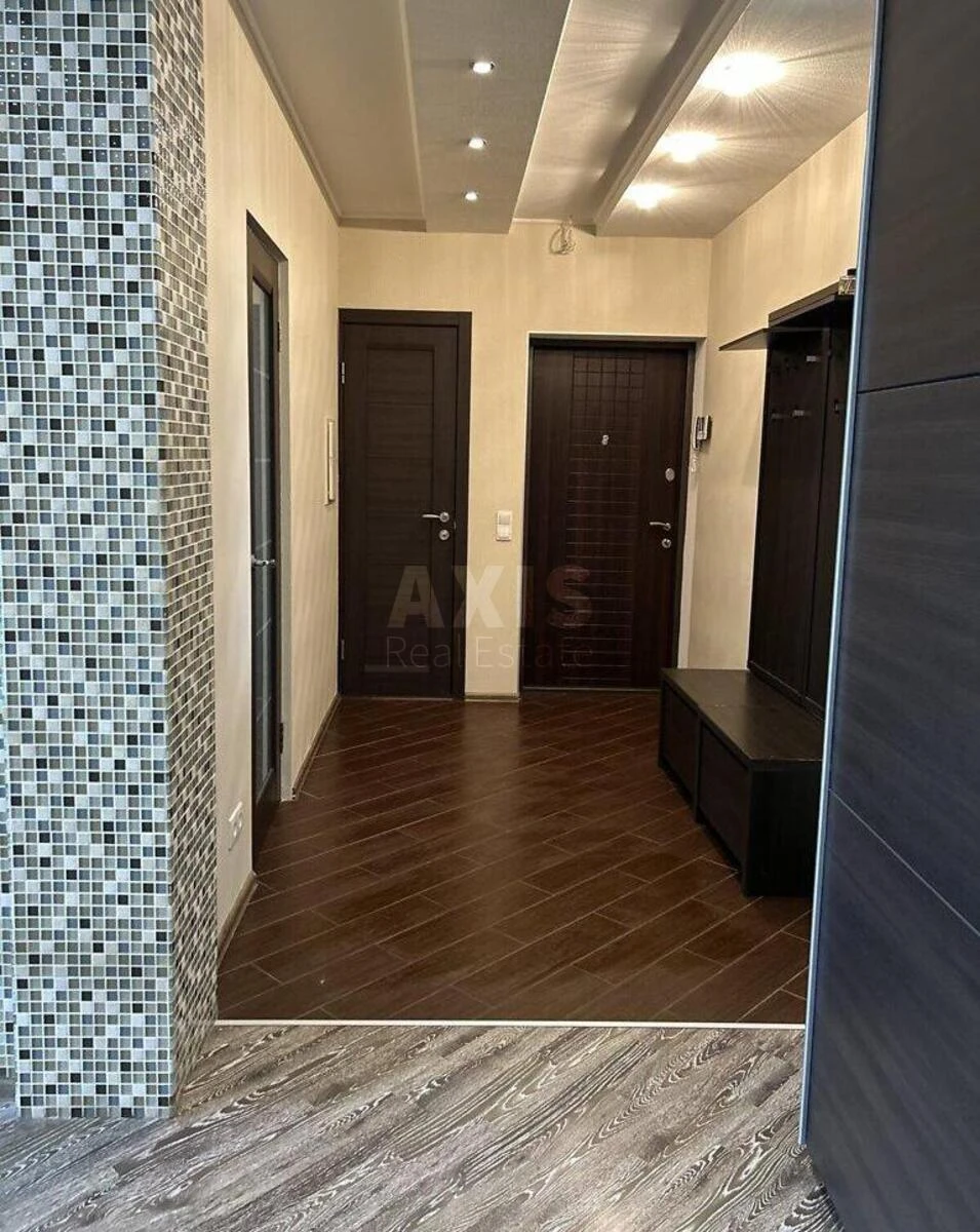 4k apartment vul. Sribnokil's'ka 226805714