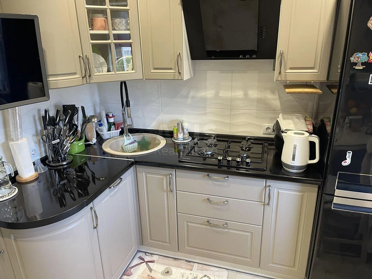 2k apartment vul. Jevgena Konoval'cja 37