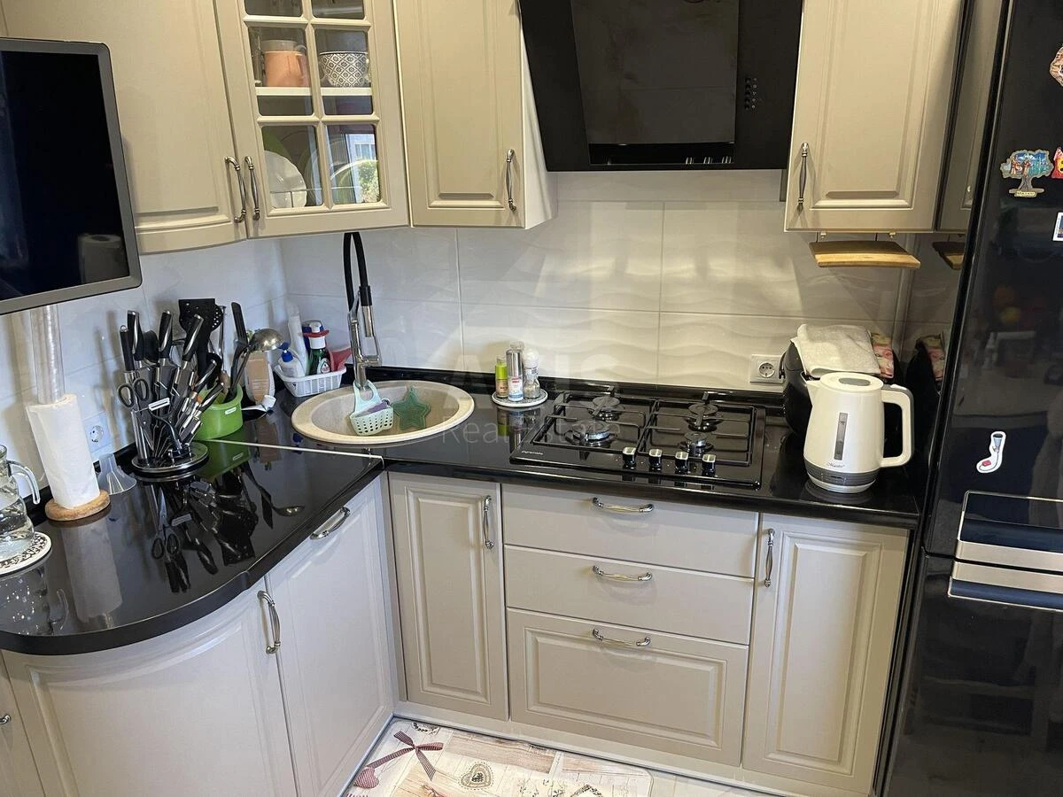 2k apartment vul. Jevgena Konoval'cja 3771156