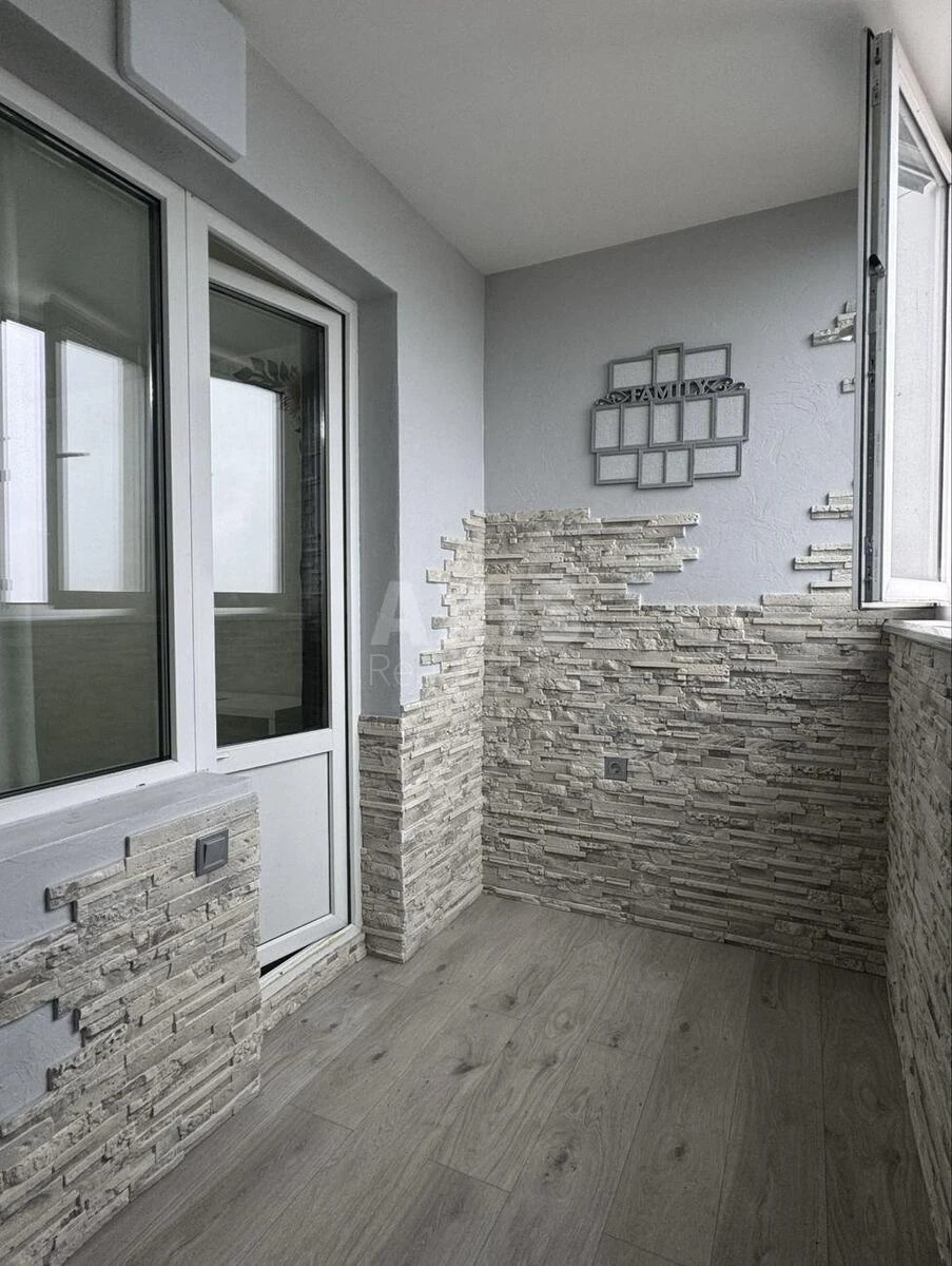 3k apartment pr-t Glushkova Akademika 9659395