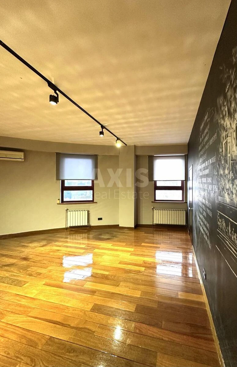 Office vul. Rustaveli Shota 44, 200m2697111