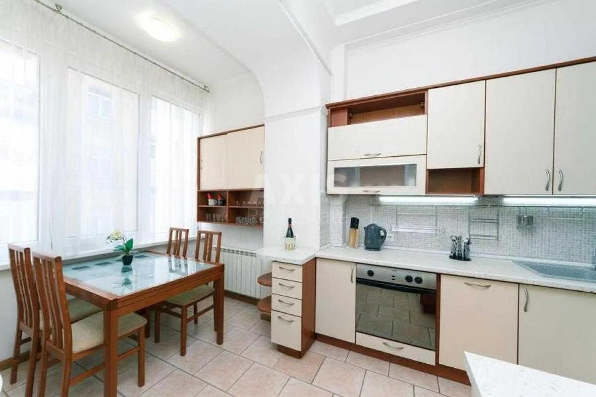 4k apartment vul. Evgena Chykalenko 19