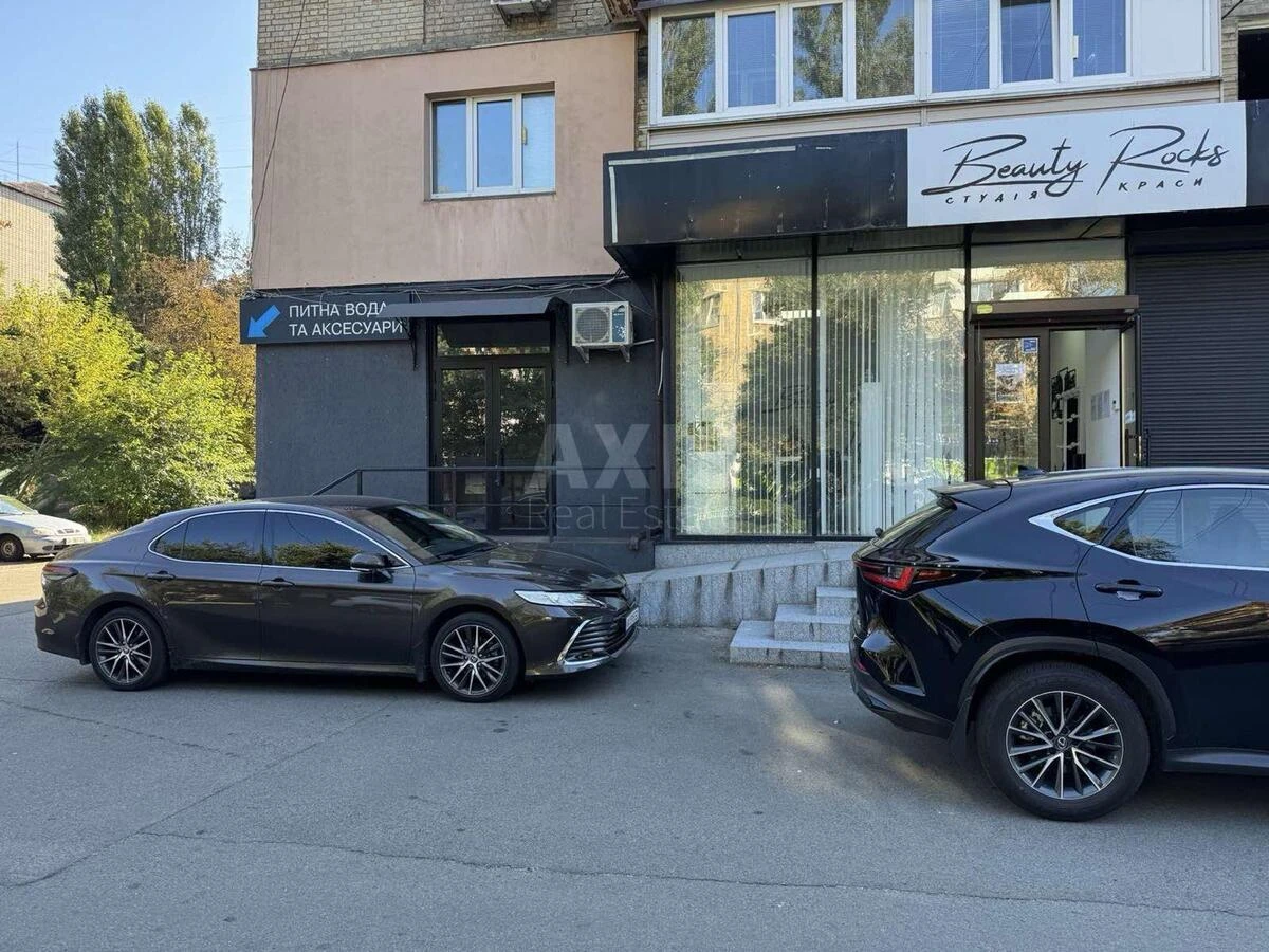 Объект торговли ул. Строителей 8, 30м2711910