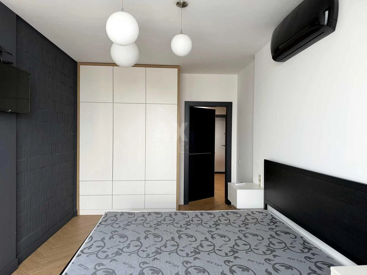 1k apartment pr-t Berestejskij 5В705384