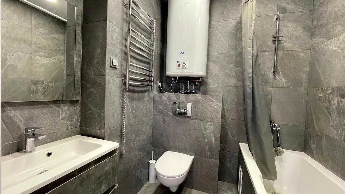 2к квартира ул. Бережанская 15636404