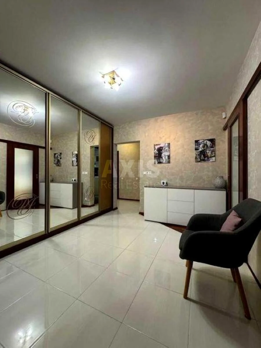 3k apartment vul. Puljuja Ivana 2593888