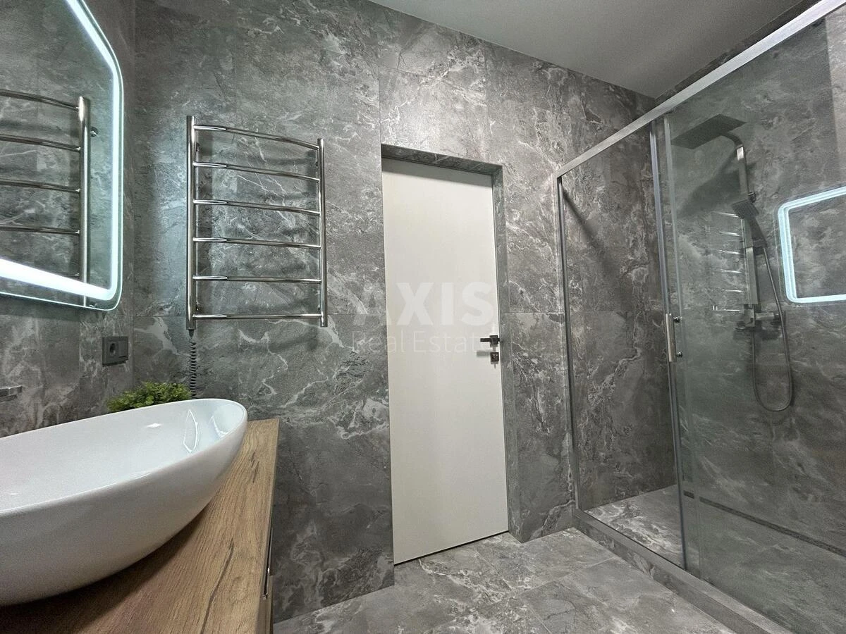 1k apartment nab. Dniprovs'ka 15Є636839