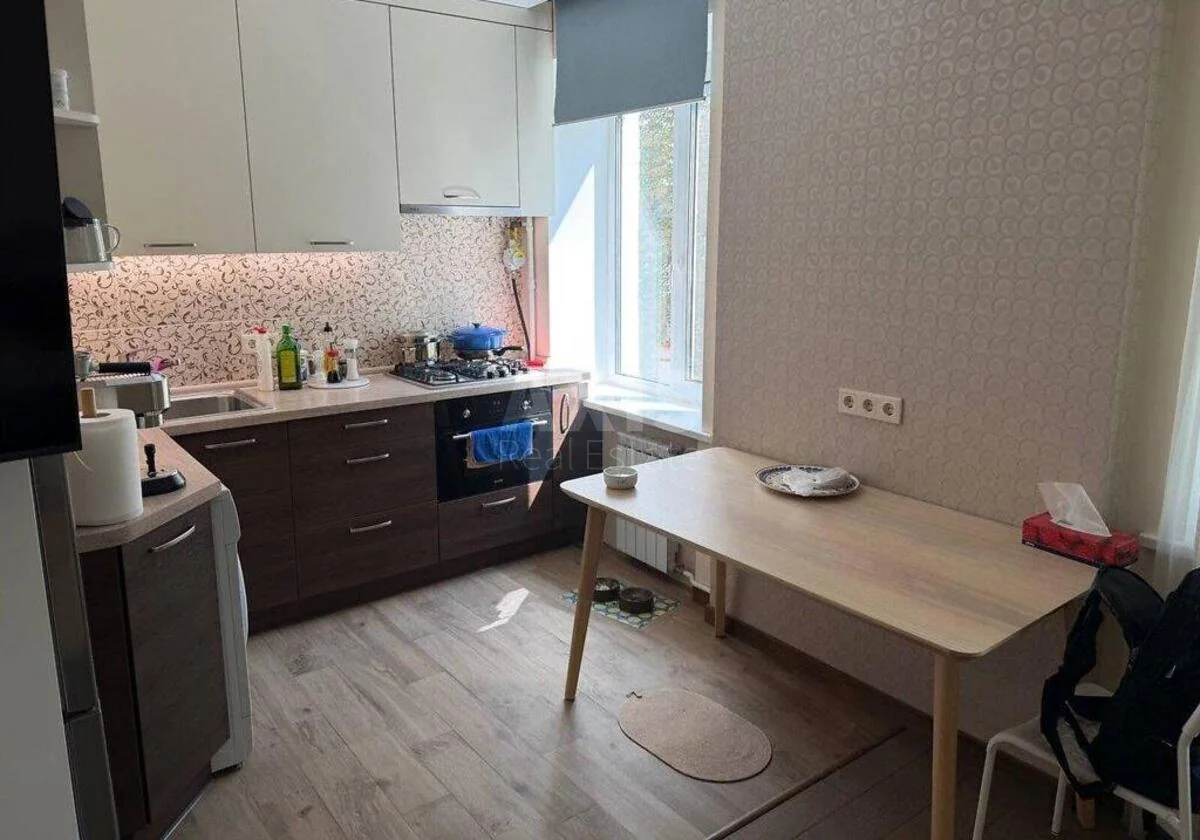 2k apartment vul. Dorogozhyc'ka 15Б