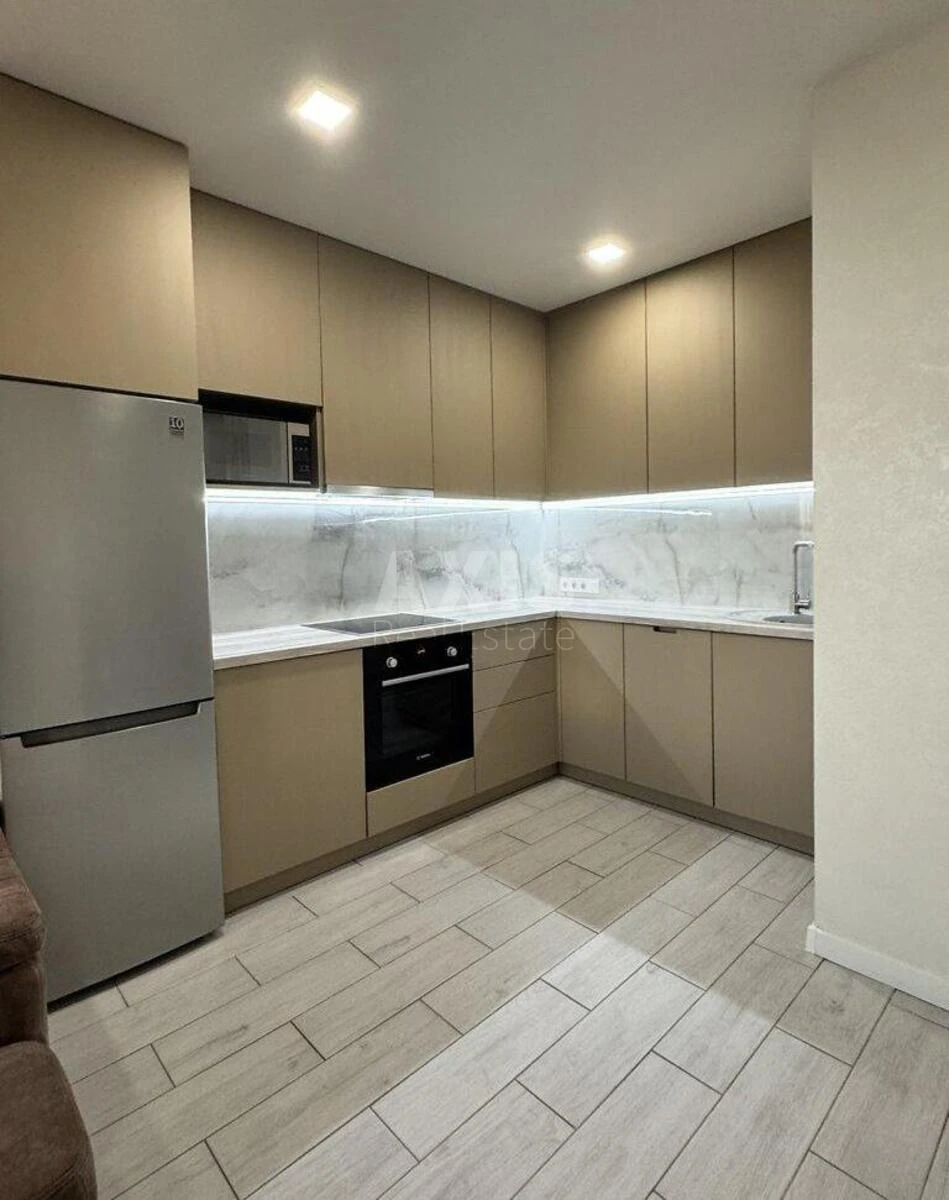 1k apartment pr-t Komarova Kosmonavta 11683660