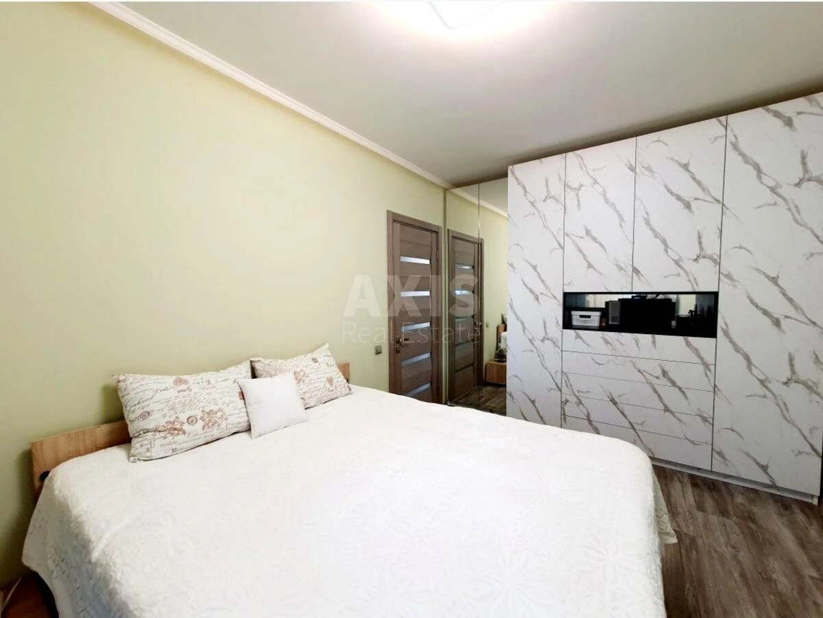 3k apartment nab. Dniprovs'ka 26А655618