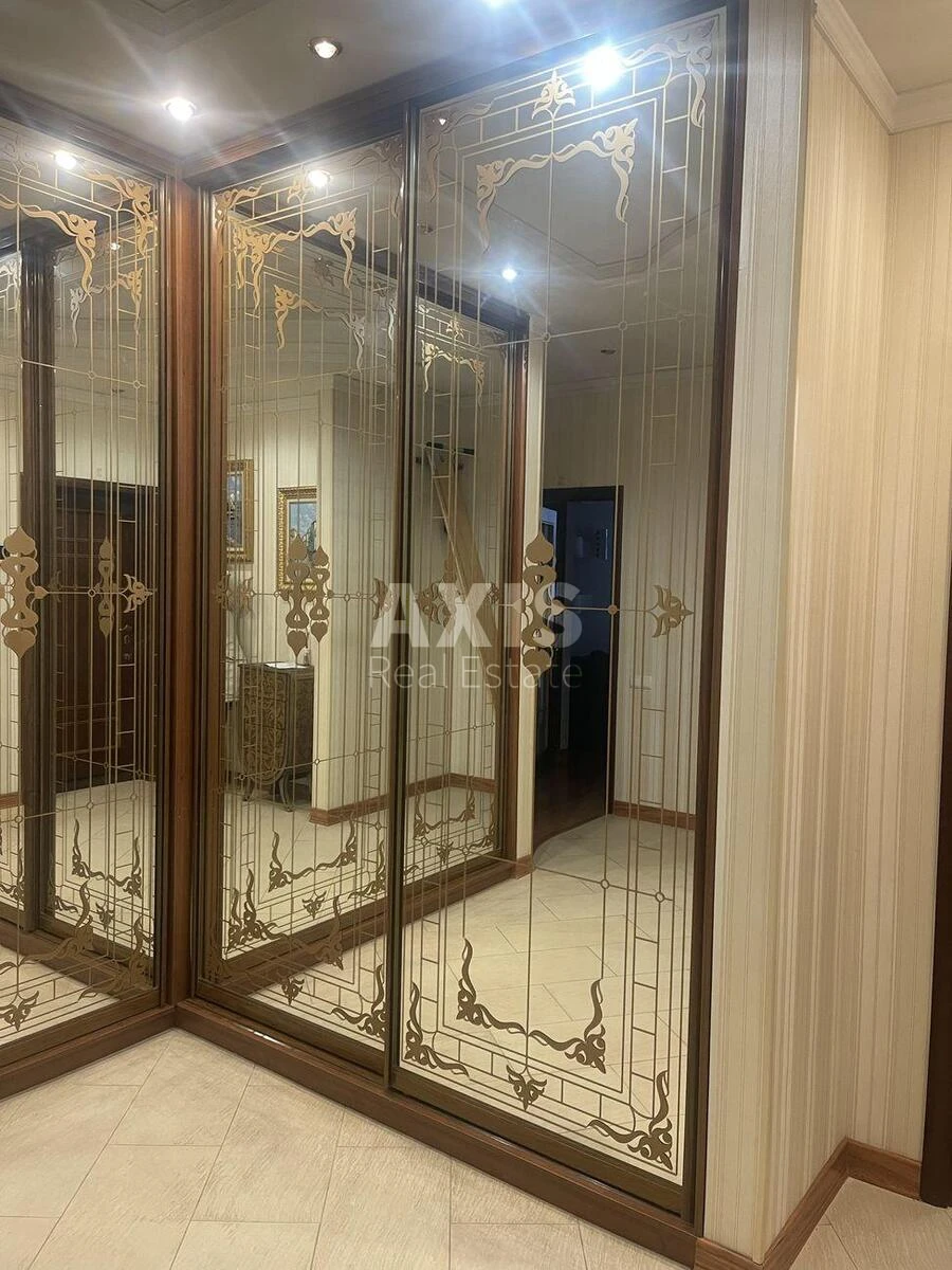 4k apartment vul. Jevgena Konoval'cja Thirty-two B625321