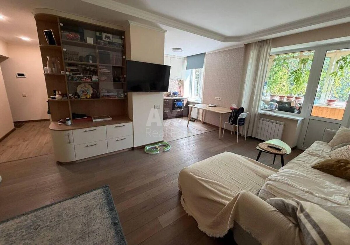 2k apartment vul. Dorogozhyc'ka 15Б701081