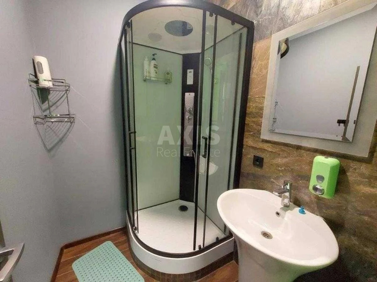 Office vul. Kyrylivs'ka 15А, 684m26629215