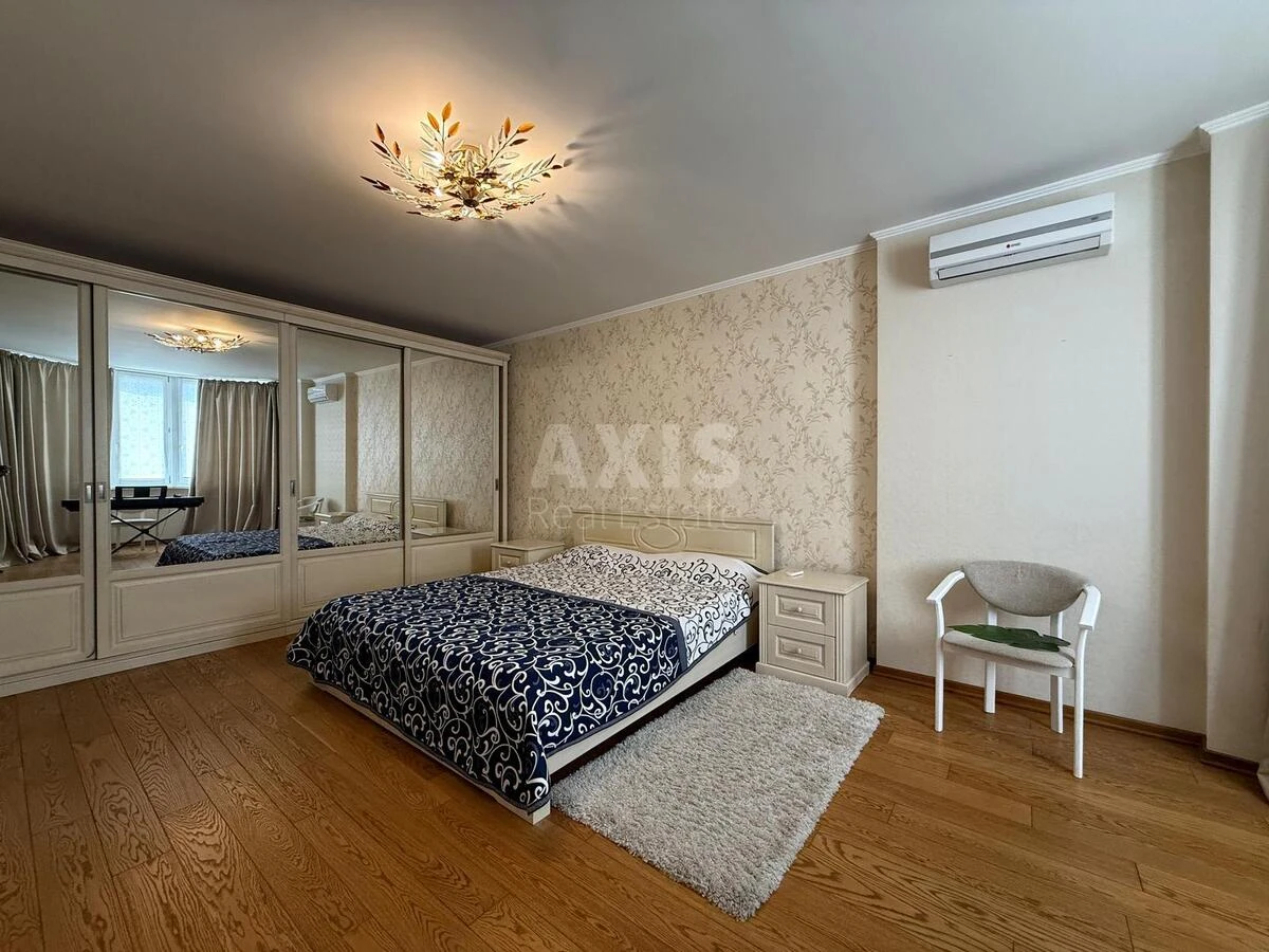 4k apartment vul. Sribnokil's'ka 22639051