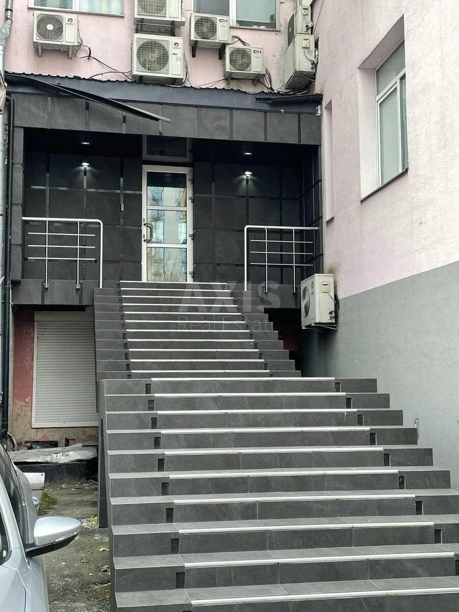 Trade object vul. Surykova 3А, 330m2