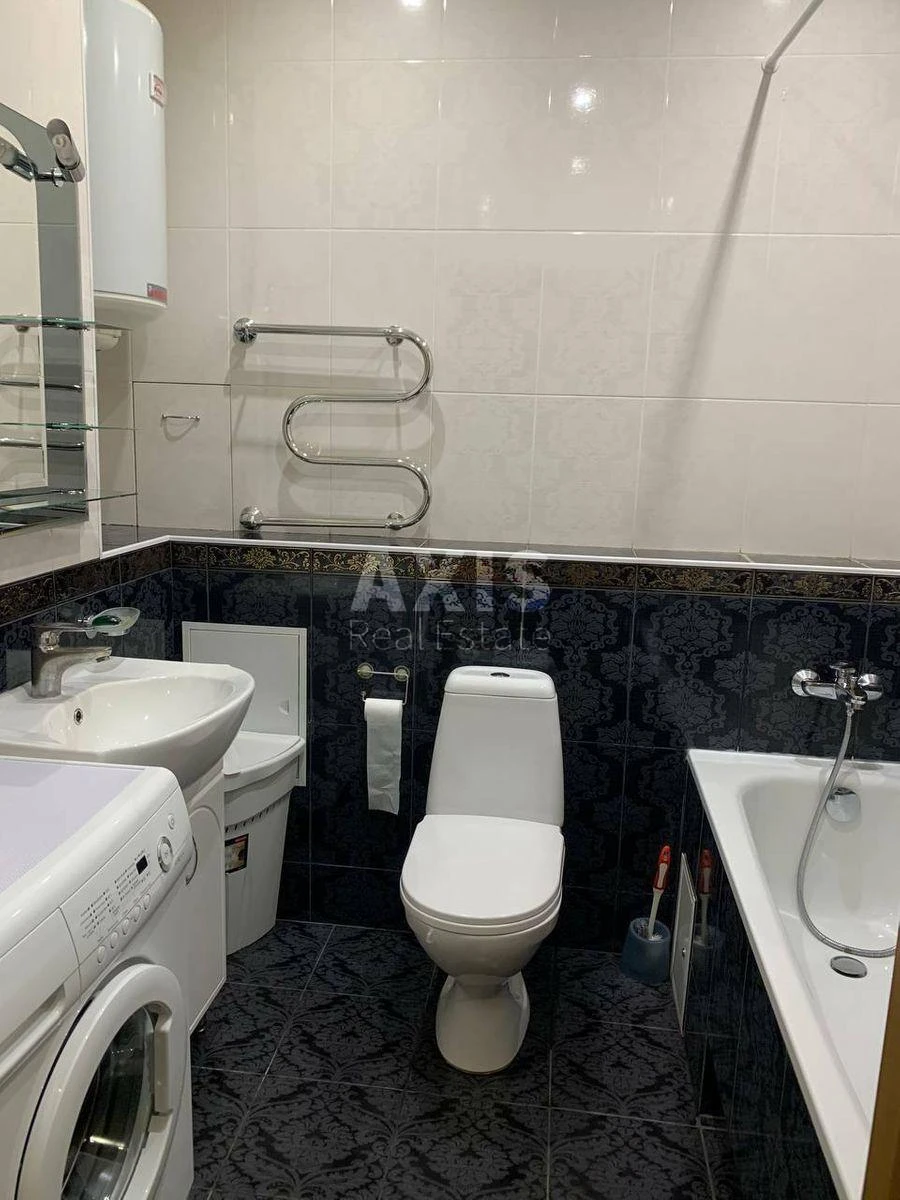 1к квартира ул. Голосеевская 13570885