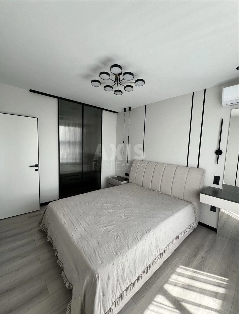 1k apartment prov. Uzhgorods'kyj 4/1693096