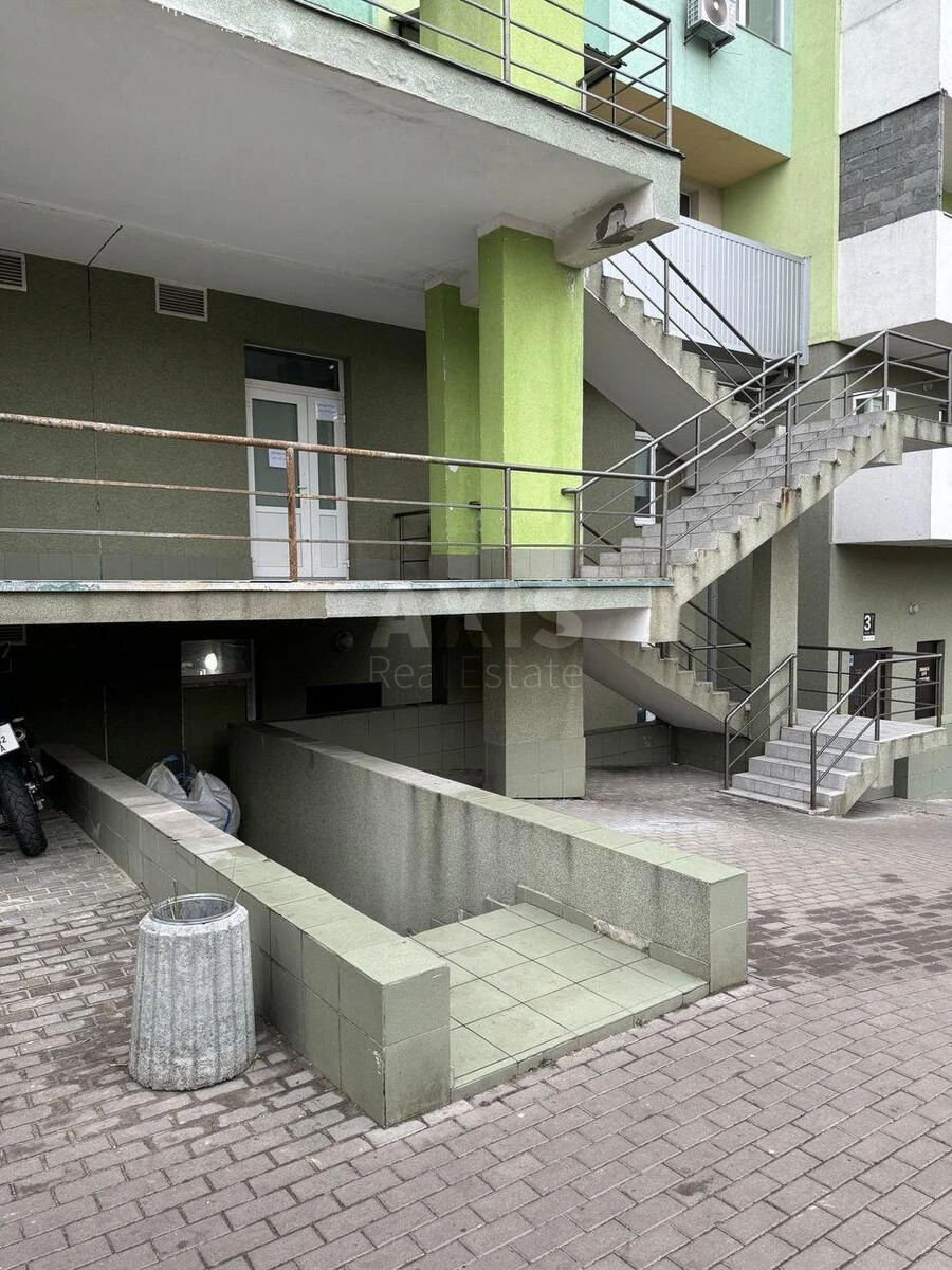 Trade object vul. Doncja Myhajla 2А, 97m271192