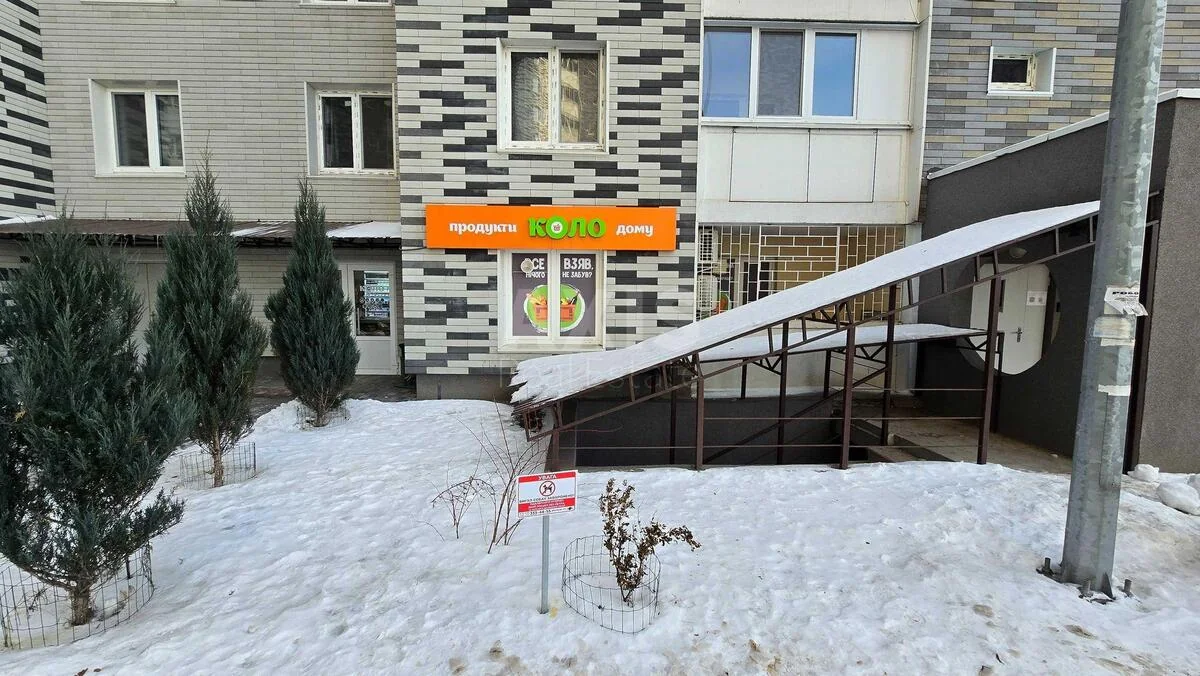 Об'єкт торгівлі вул. Ревуцького 54, 73м2