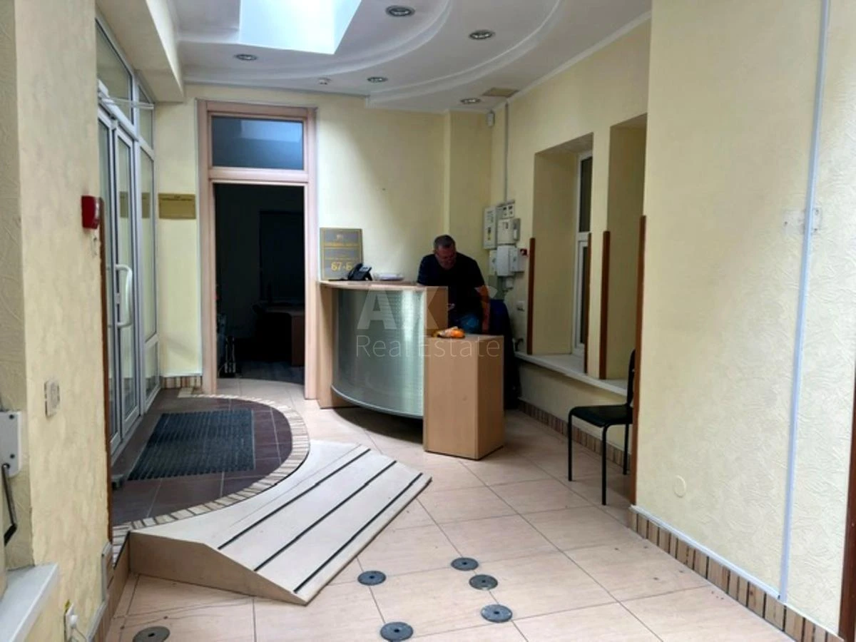 Office vul. Saksagans'kogo 67Б, 1738m2634130