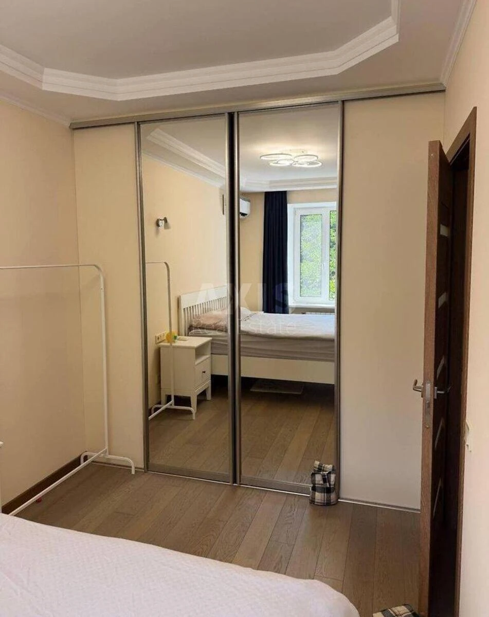 2k apartment vul. Dorogozhyc'ka 15Б701088