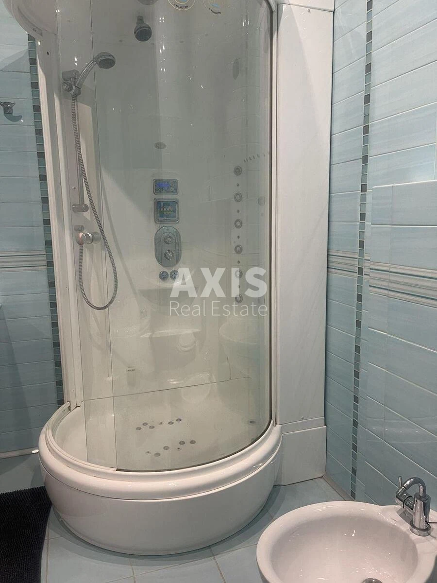 4k apartment vul. Jevgena Konoval'cja Thirty-two B625325