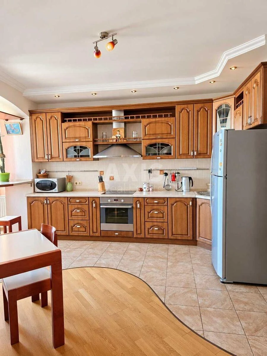 2к квартира ул. Голосеевская 13713670