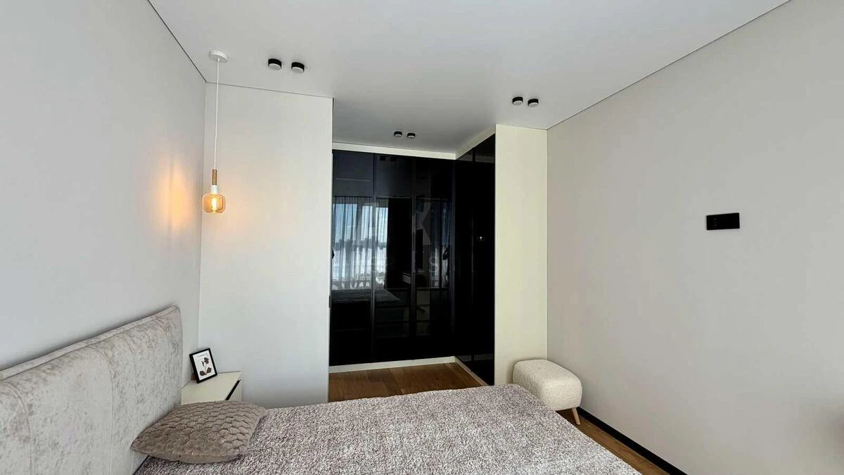 1k apartment nab. Dniprovs'ka 15Ж7134712