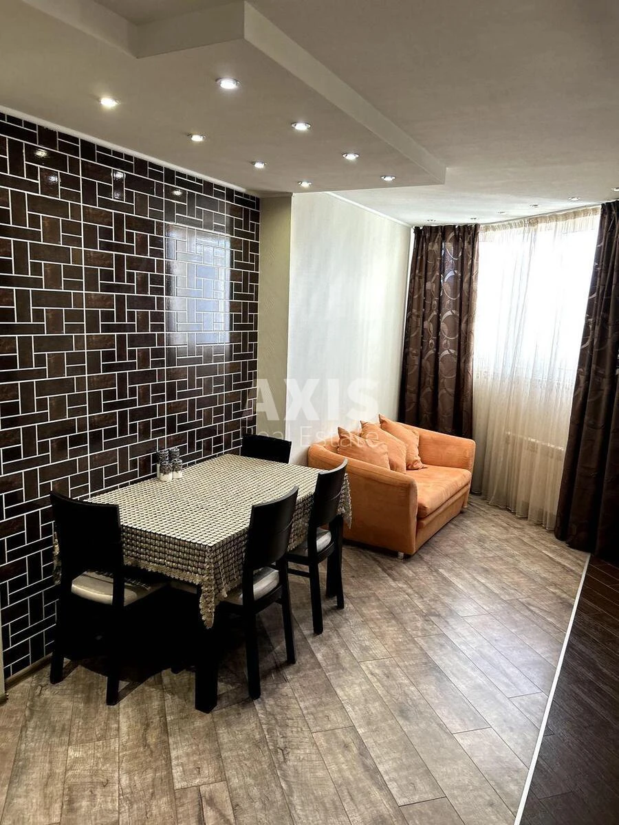 4k apartment vul. Sribnokil's'ka 22614131