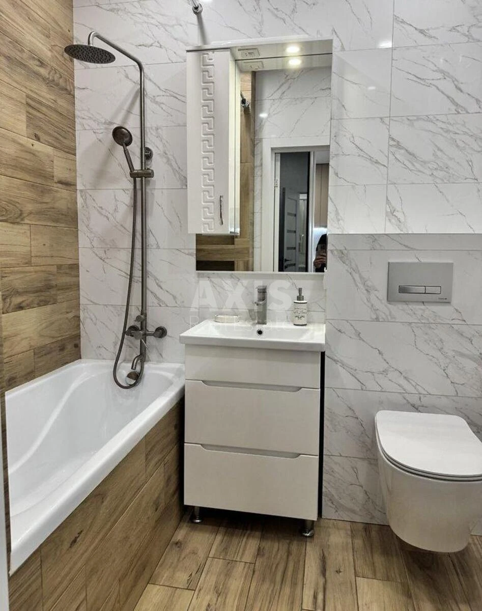 1k apartment pr-t Komarova Kosmonavta 11683666