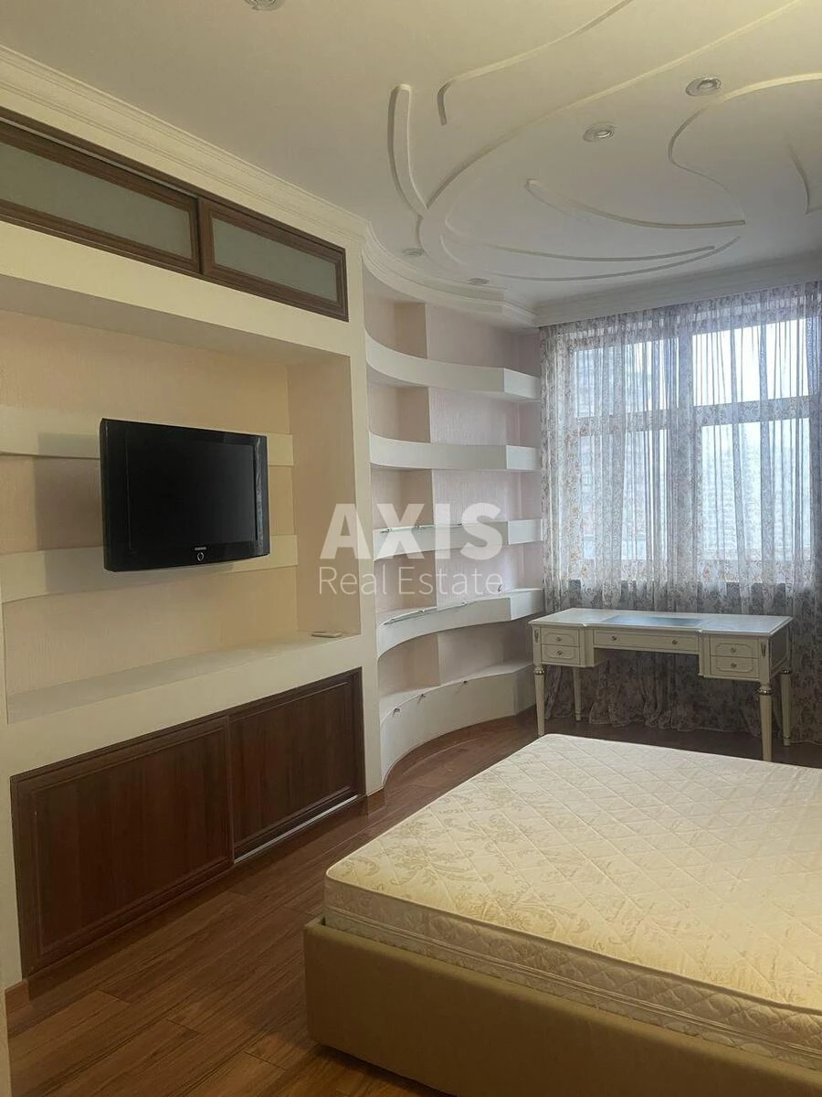 4k apartment vul. Jevgena Konoval'cja Thirty-two B625327