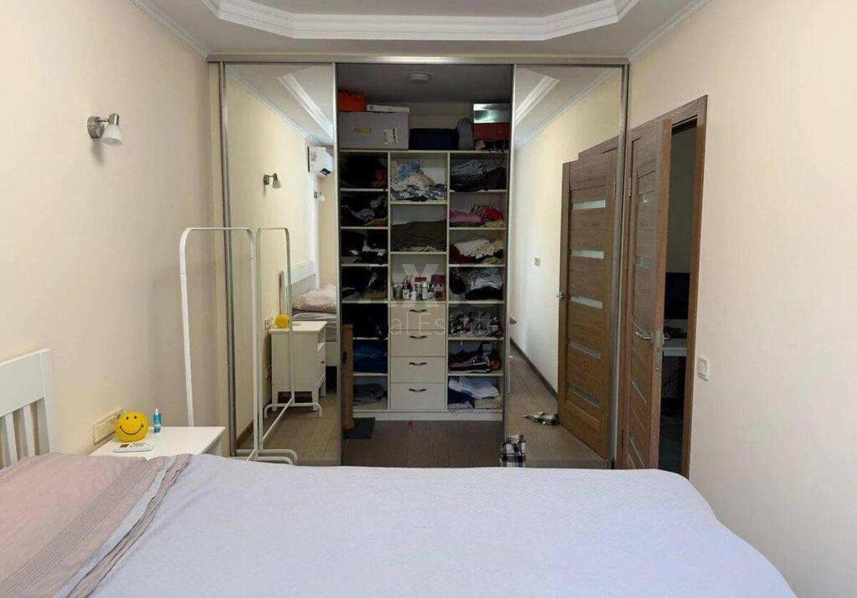 2k apartment vul. Dorogozhyc'ka 15Б701087