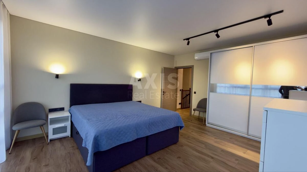 4к квартира ул. Бережанская 15675560