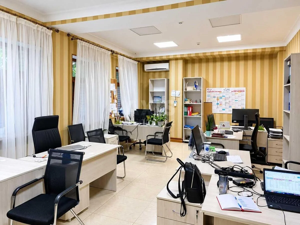 Офіс вул. Жилянська 72А, 760м2