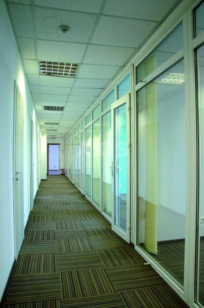 Office vul. Geroi'v Kosmosu 4, 245m2678006