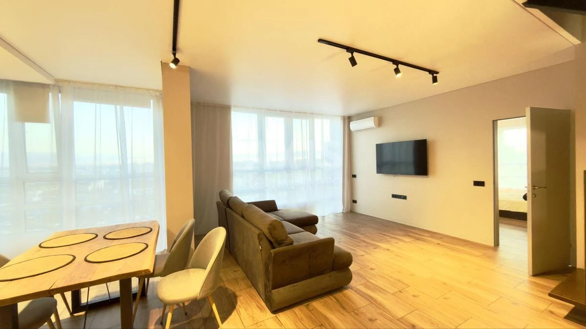 4k apartment vul. Berezhans'ka 15675562