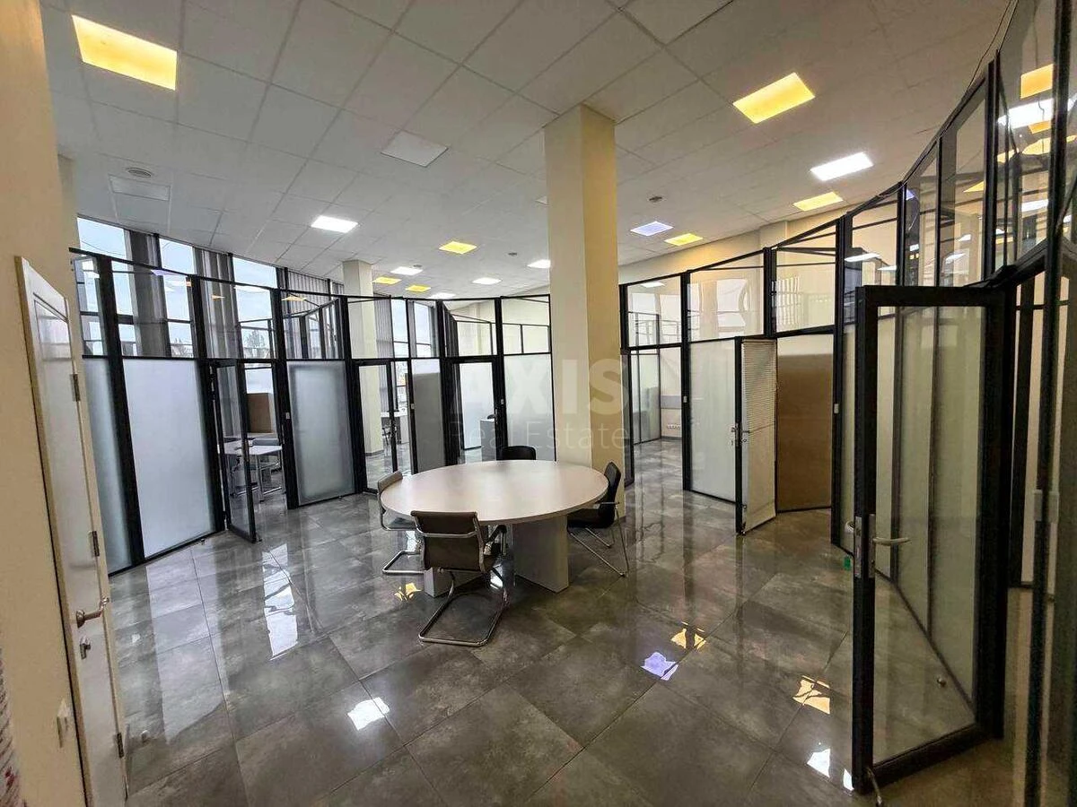 Office pr-t Bazhana Mykoly 17А, 183m271274
