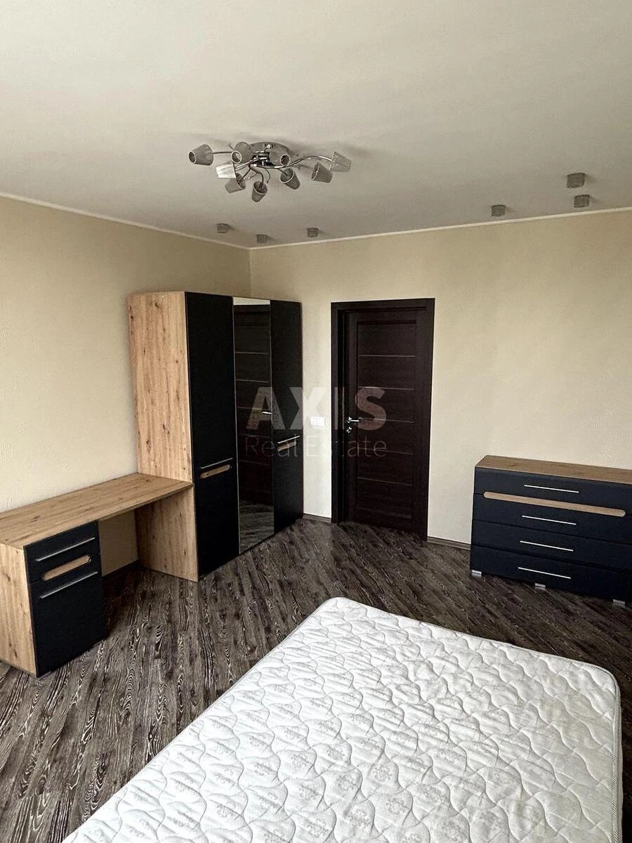 4k apartment vul. Sribnokil's'ka 22614136