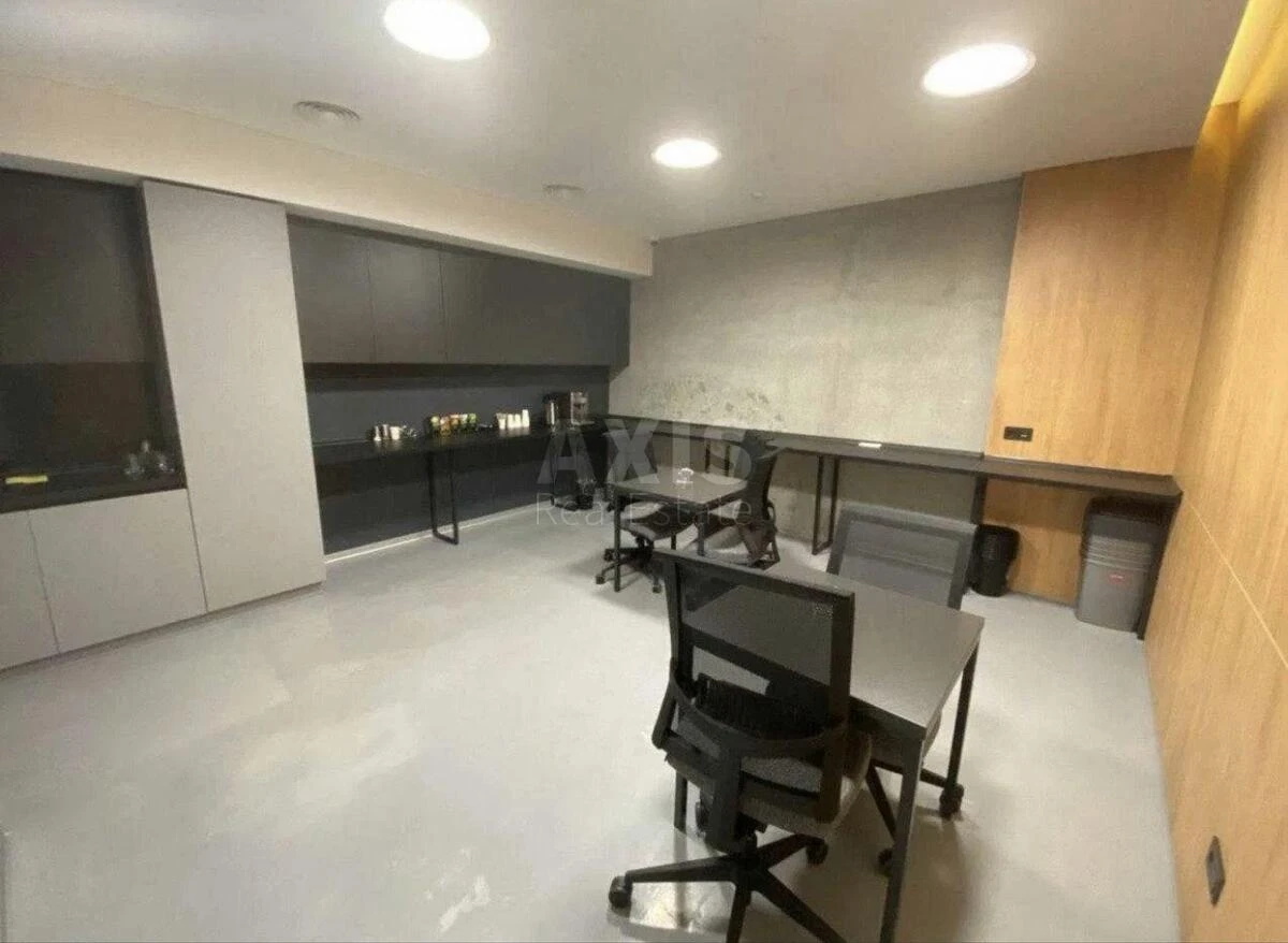 Office vul. Nyzhn'okljuchova 14В, 467m2697124